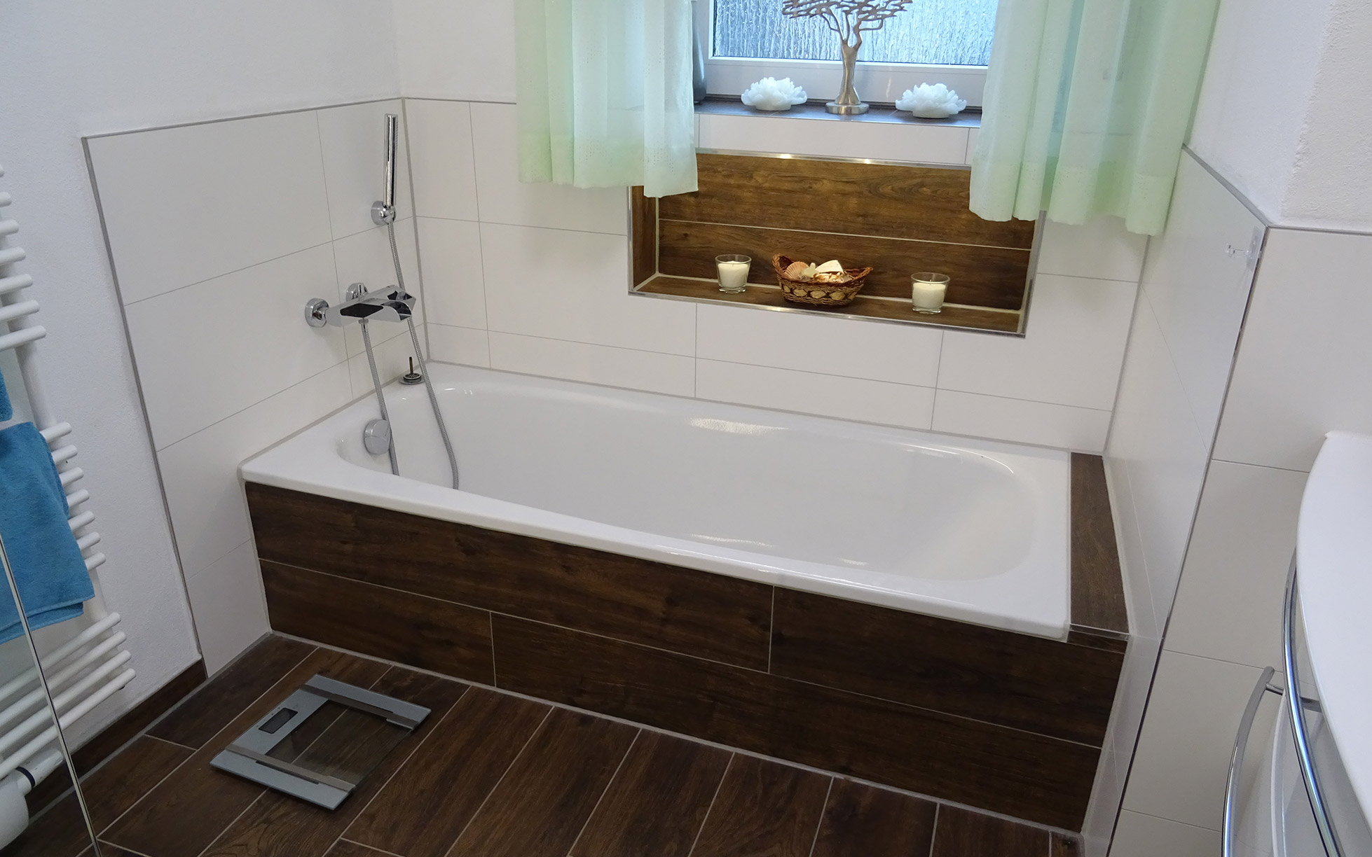 Badgestaltung | Badewanne| Holzfliesen